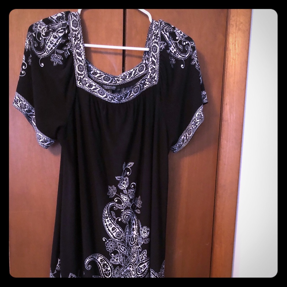Black and white shift dress, short sleeves